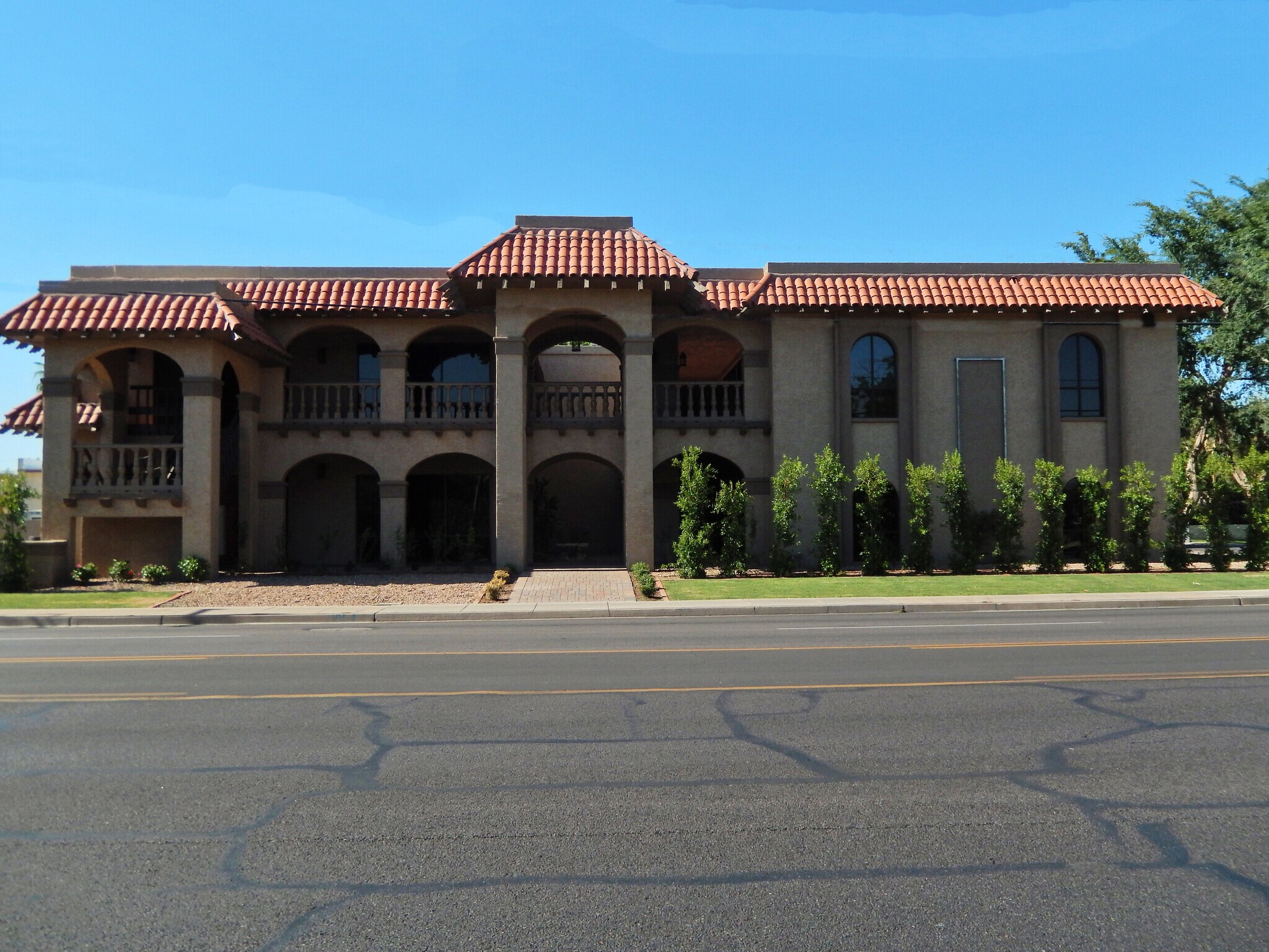 1480 E Bethany Home Rd, Phoenix, AZ à louer Photo du bâtiment- Image 1 de 11