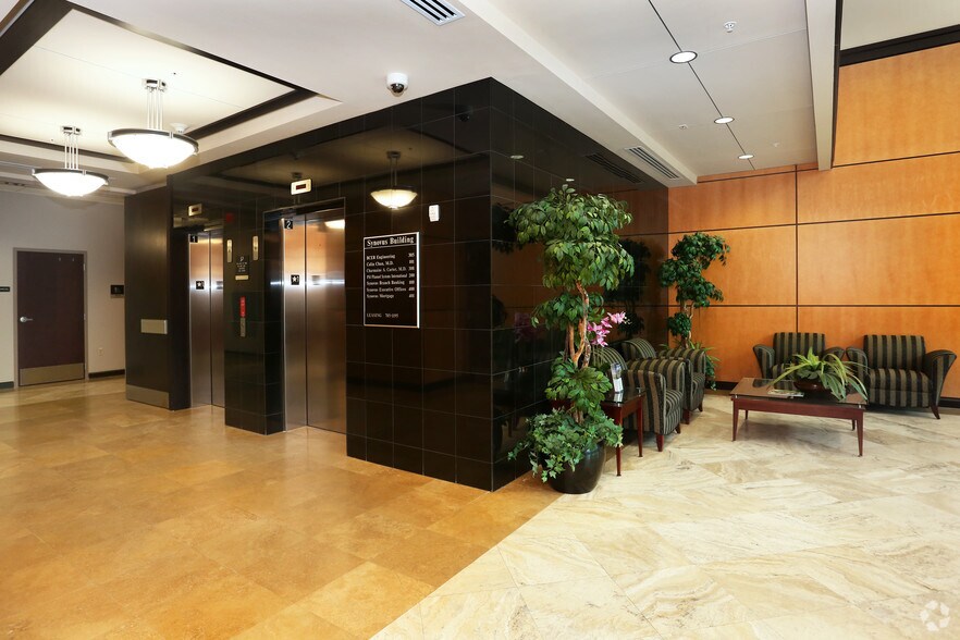 12450 Roosevelt Blvd, Saint Petersburg, FL à louer - Hall d’entrée - Image 2 de 14