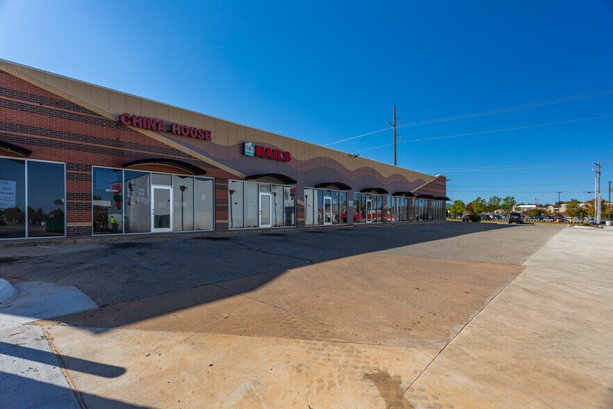 140 S Midwest Blvd, Oklahoma City, OK à louer - Photo du bâtiment - Image 3 de 6