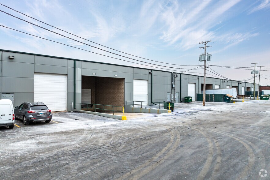 1060 N Garfield St, Lombard, IL à louer - Photo du bâtiment - Image 3 de 5