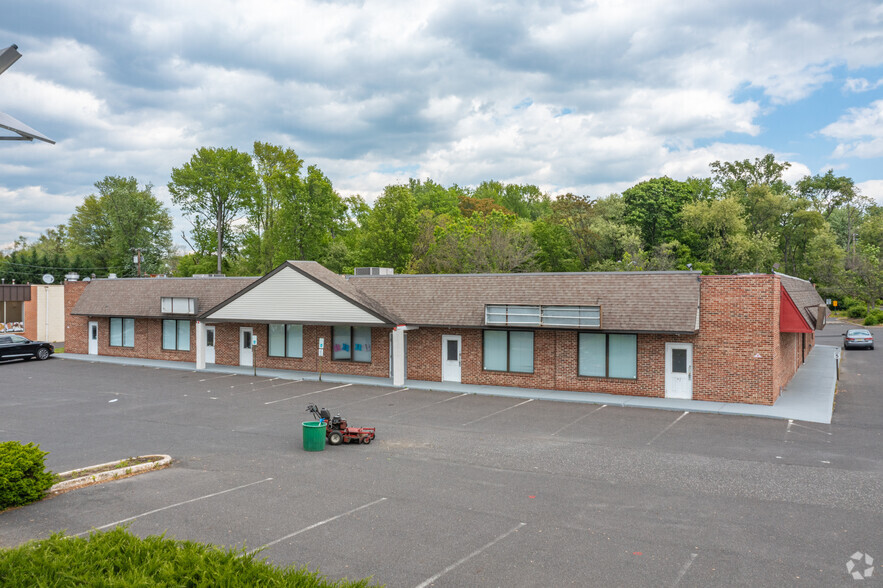 219 S Burnt Mill Rd, Voorhees, NJ for lease - Building Photo - Image 2 of 6