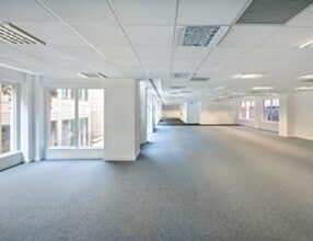21-26 Garlick Hl, London for lease Interior Photo- Image 2 of 3