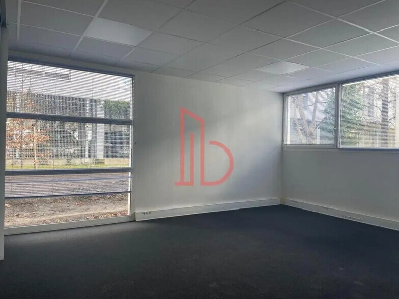 Office in Mérignac for lease - Interior Photo - Image 2 of 9