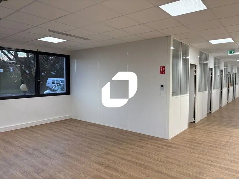 23 Rue Maryse Bastié, Bron à louer - Photo intérieure - Image 2 de 22