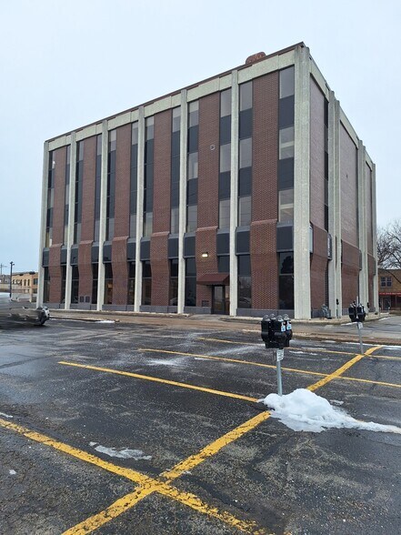 310 W Walnut St, Green Bay, WI à vendre - Photo du bâtiment - Image 2 de 7