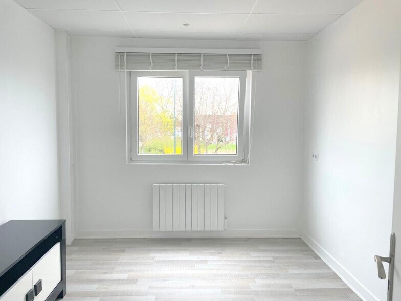 Office in Sartrouville for lease - Building Photo - Image 1 of 9