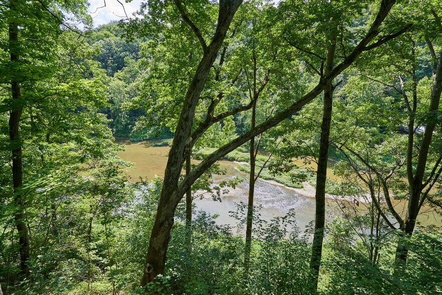 834 Clyde Hill (South Countyline Rd), Geneva, OH à vendre - Photo du bâtiment - Image 3 de 43