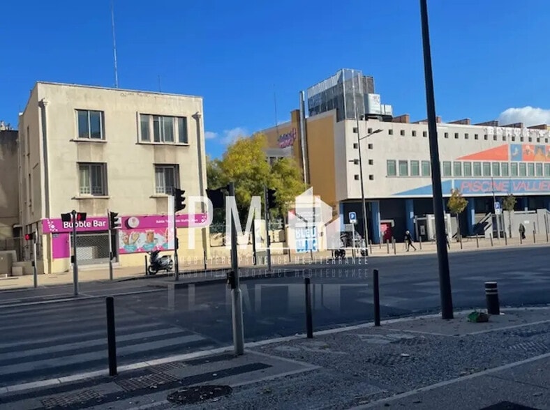 Commerce de détail dans Marseille à louer - Photo du bâtiment - Image 1 de 6
