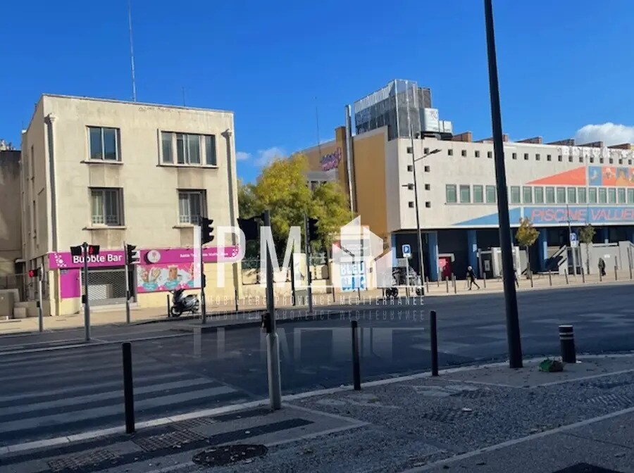 Retail in Marseille for lease Building Photo- Image 1 of 7