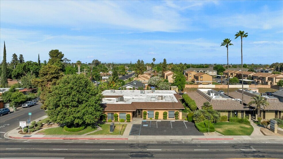 531 N Alta Ave, Dinuba, CA à louer - Photo du bâtiment - Image 1 de 18