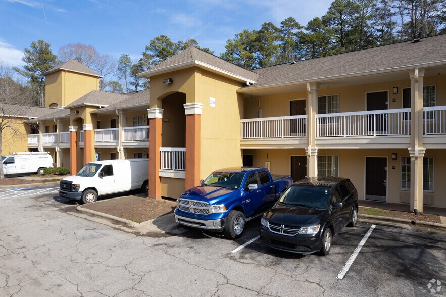 4810 Bluestone Dr, Raleigh, NC à vendre - Photo du bâtiment - Image 3 de 20