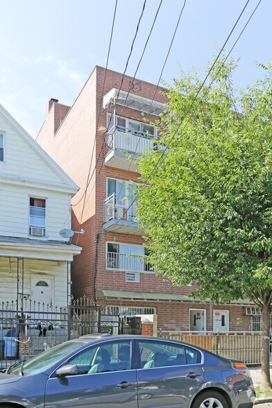 10438 38th Ave, Corona, NY à vendre - Photo principale - Image 1 de 1