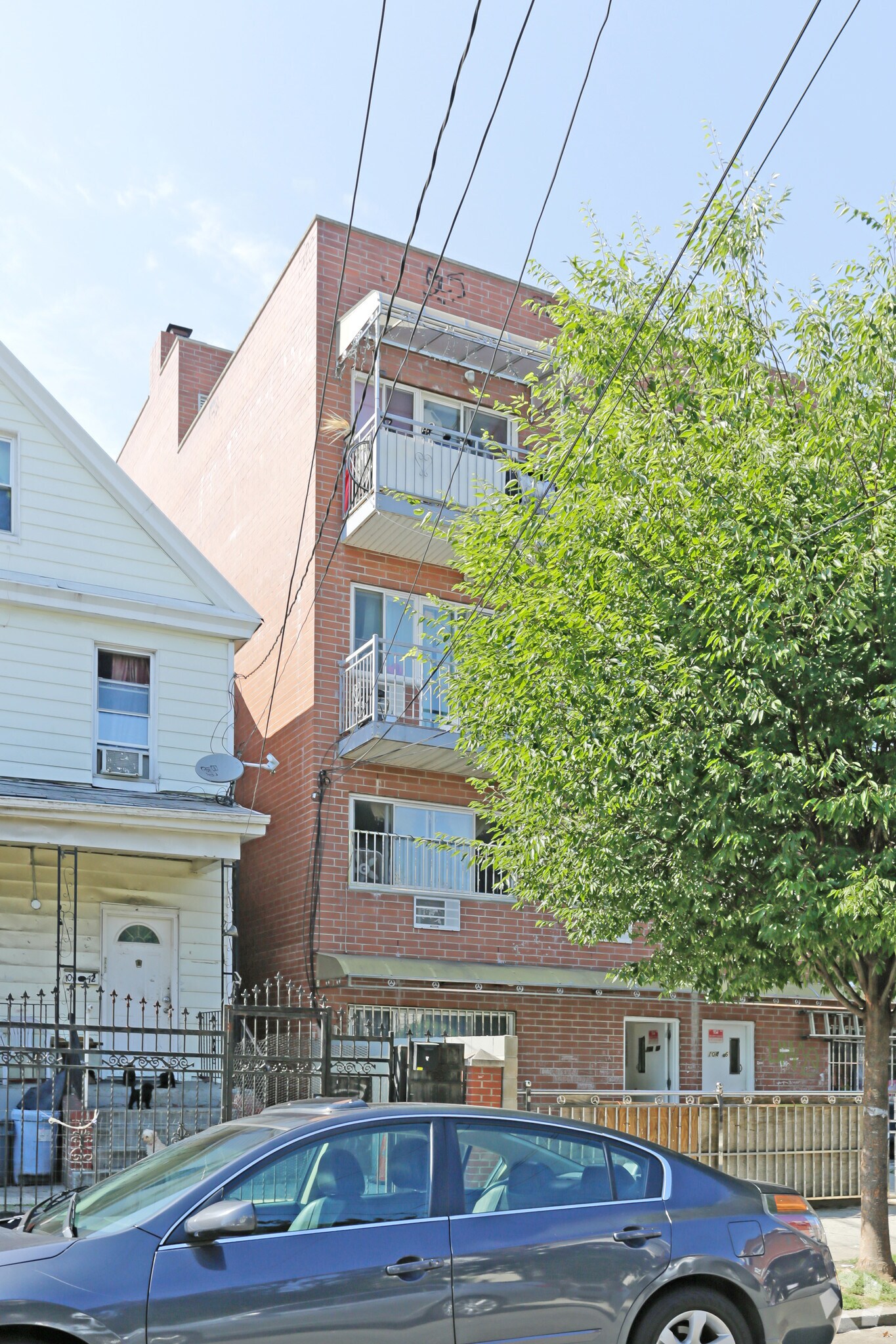 10438 38th Ave, Corona, NY à vendre Photo principale- Image 1 de 1