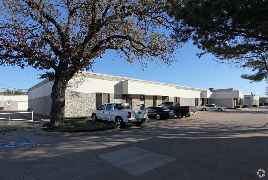 2544-2578 Southwell Rd, Dallas, TX for lease - Primary Photo - Image 3 of 5