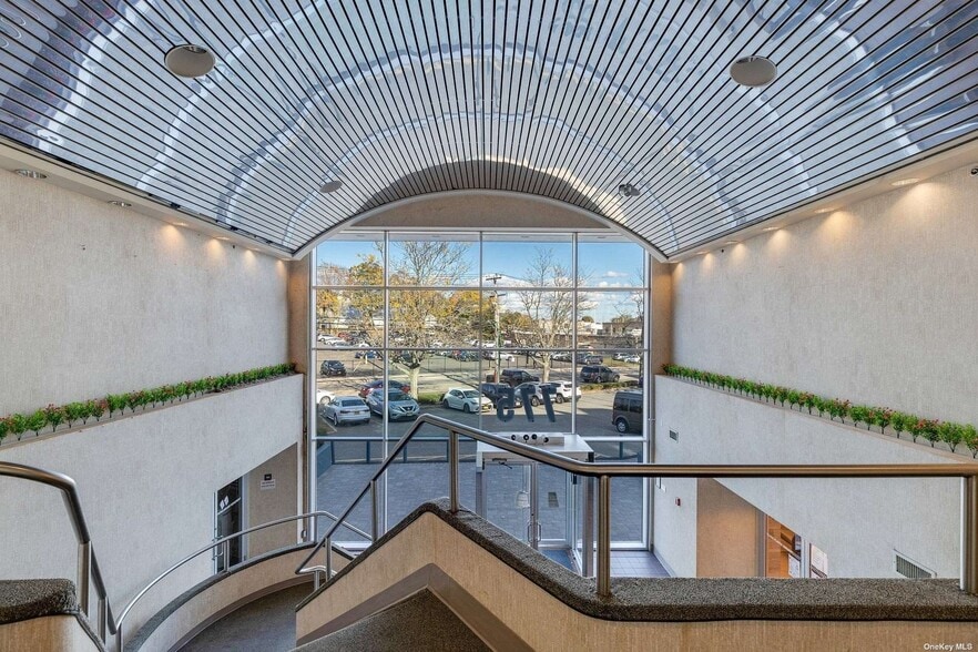 775 Park Ave, Huntington, NY for sale - Interior Photo - Image 3 of 23