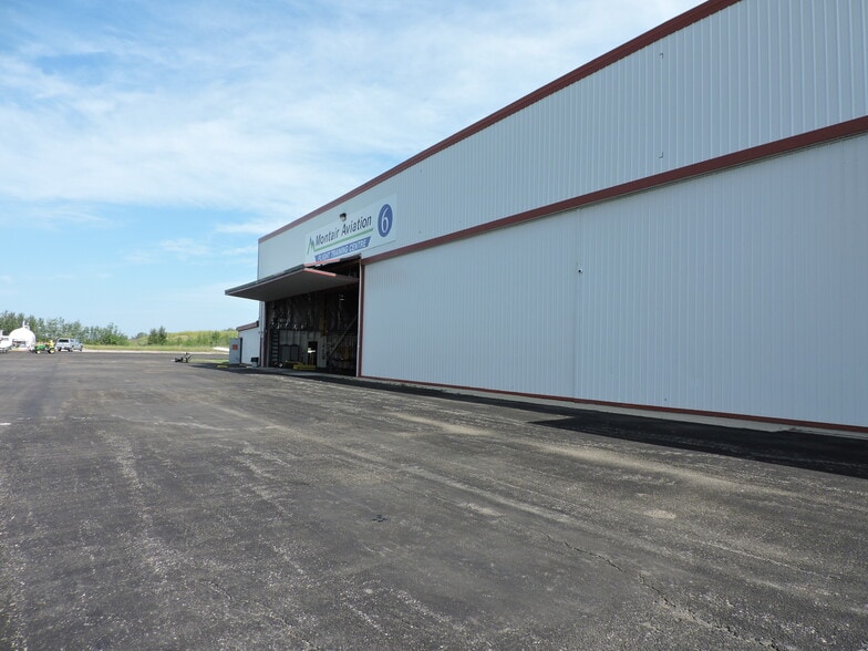 2540 37 Av, Springbrook, AB à louer - Photo du bâtiment - Image 3 de 4