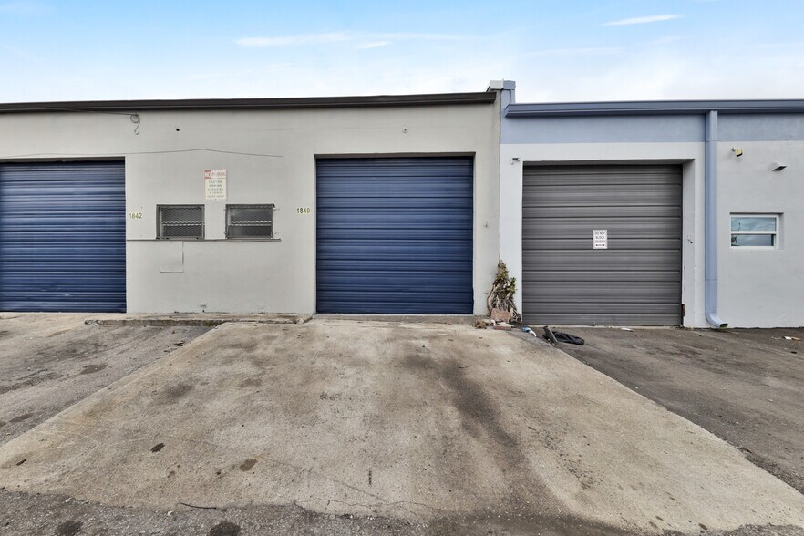 1840-1862 NW 29th St, Oakland Park, FL à louer - Photo du bâtiment - Image 2 de 11