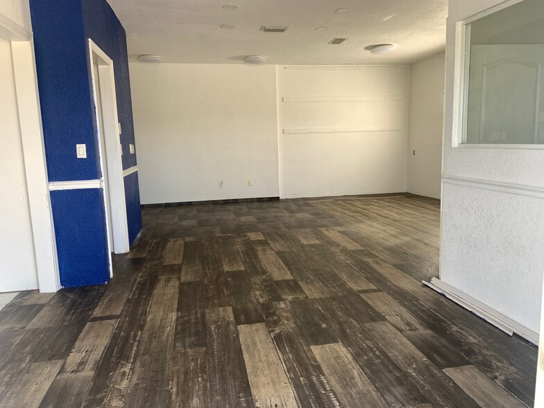 4081 S Access Rd, Englewood, FL for lease - Lobby - Image 2 of 6