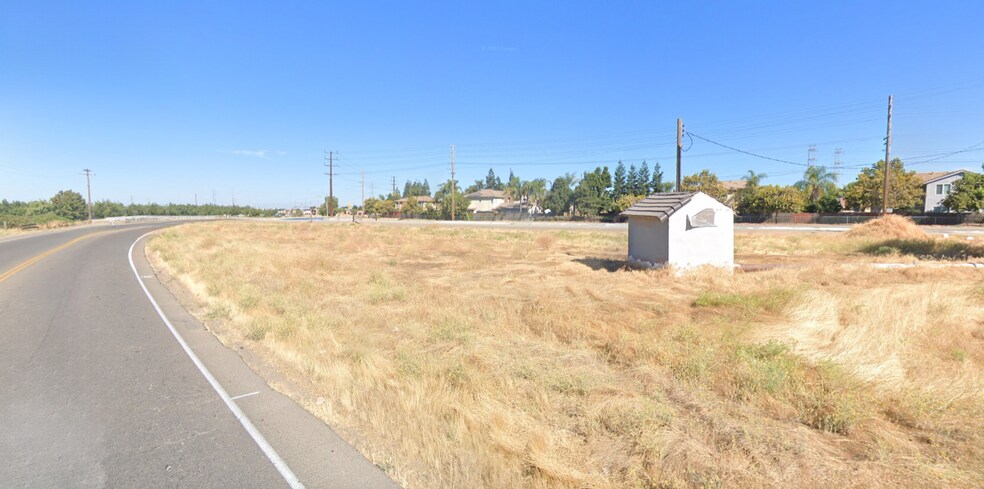 Claribel Road, Riverbank, CA à vendre - Photo du bâtiment - Image 2 de 3