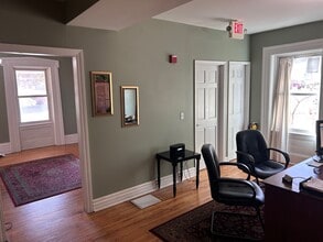 522 W Main St, St Charles, IL à louer Photo intérieure- Image 1 de 4