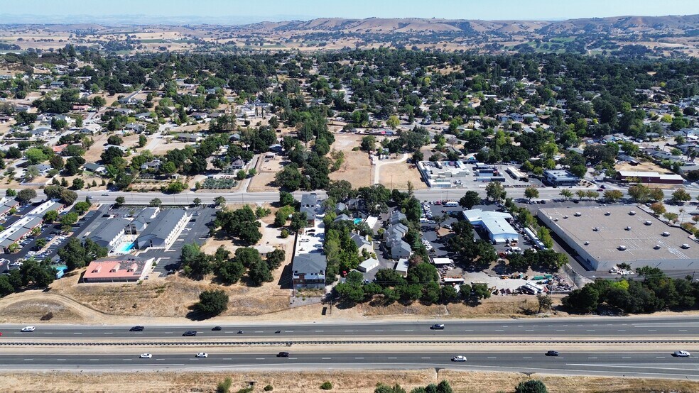 3755 El Camino Real, Atascadero, CA à vendre - Photo du bâtiment - Image 2 de 16