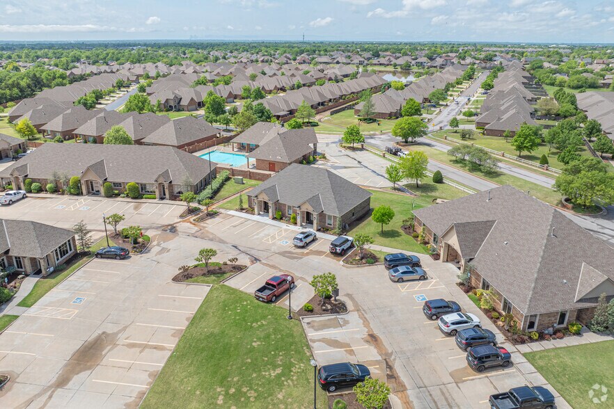 932 SW 107th St, Oklahoma City, OK à louer - Aérien - Image 2 de 2