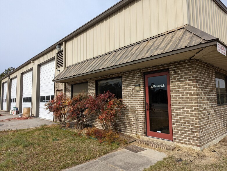 21330 Blue Star Hwy, Jarratt, VA à louer - Photo du bâtiment - Image 2 de 17