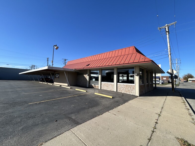 2312 Douglas Ave, Racine, WI for sale - Building Photo - Image 1 of 4