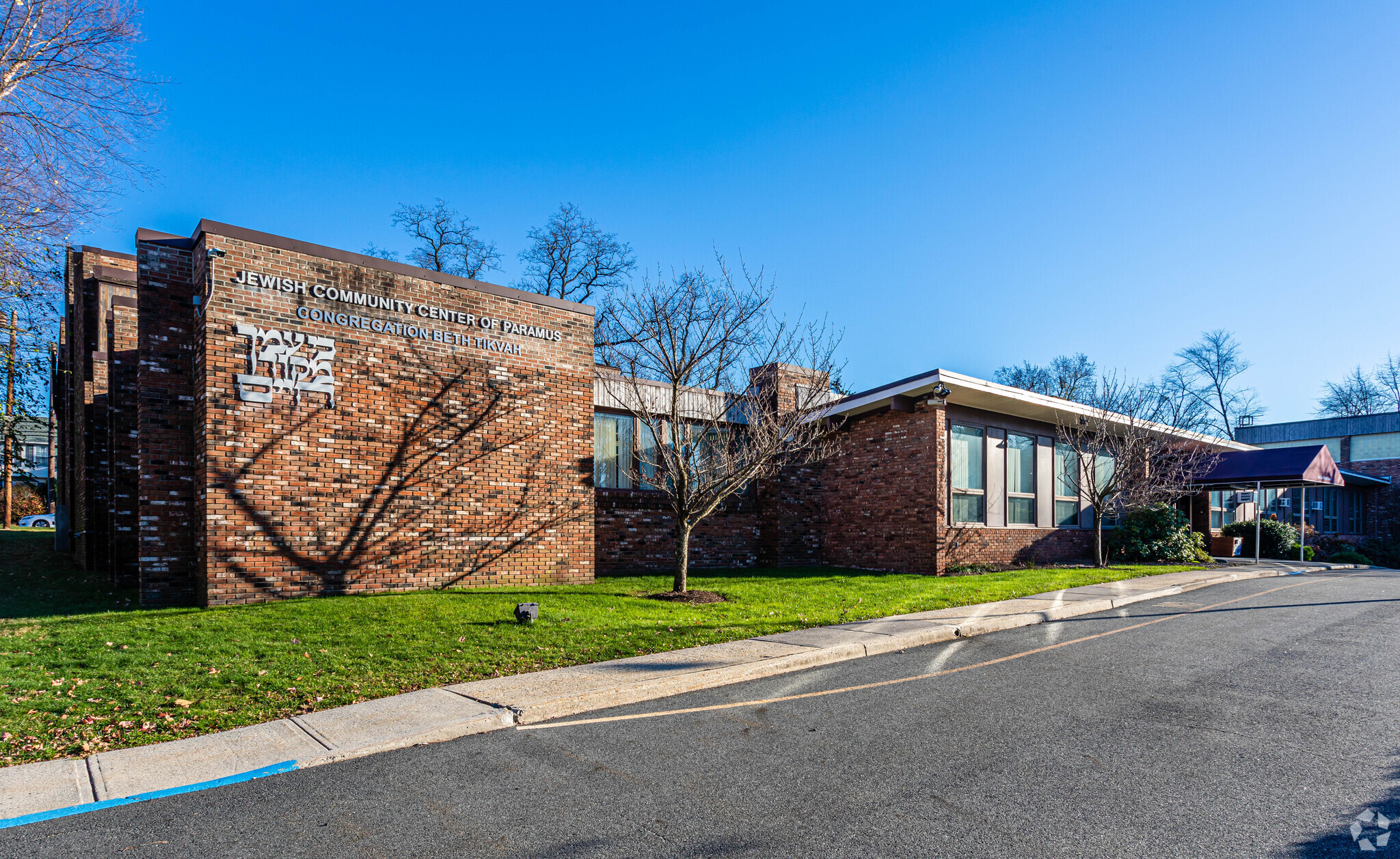 304 E Midland Ave, Paramus, NJ à vendre Photo principale- Image 1 de 1