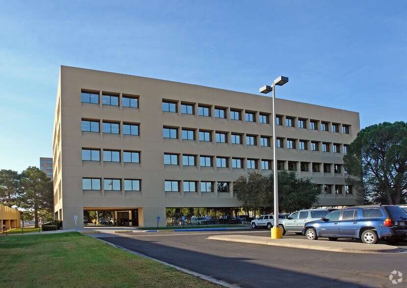 110 W Louisiana St, Midland, TX à louer - Photo du bâtiment - Image 2 de 14