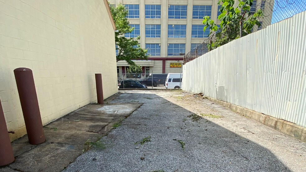 4323 2nd Ave, Brooklyn, NY à louer - Photo du bâtiment - Image 3 de 6