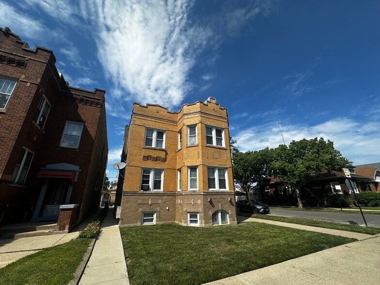3100 N LeClaire Ave, Chicago, IL à vendre - Photo du bâtiment - Image 3 de 25