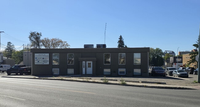 Plus de détails pour 855 Arcola Av, Regina, SK - Bureau à vendre