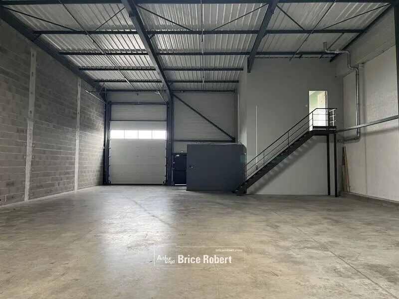Office in Pusignan for lease Interior Photo- Image 1 of 6