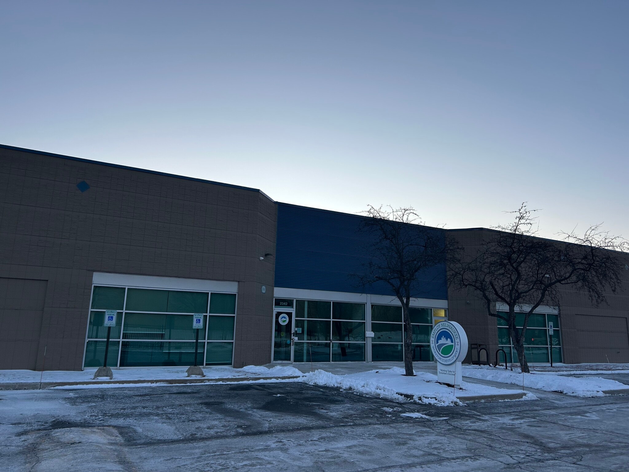 2328-2360 N 27th St, Milwaukee, WI for lease Building Photo- Image 1 of 30