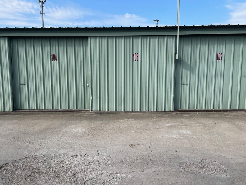 408 NE Wilshire Blvd, Burleson, TX à vendre - Photo du bâtiment - Image 2 de 2