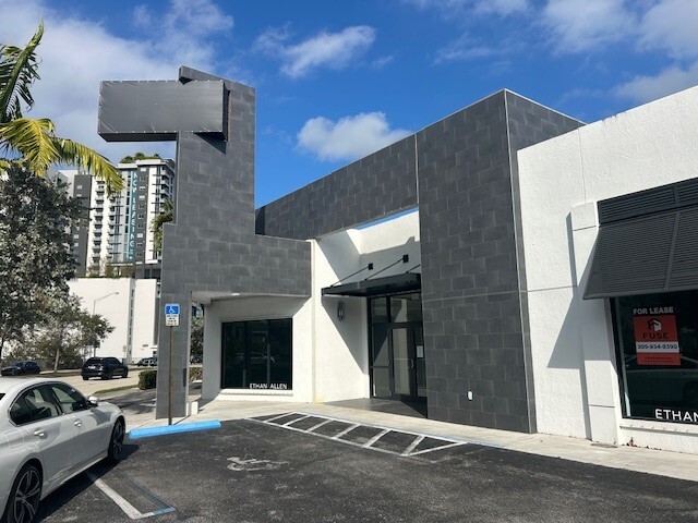 9775 S Dixie Hwy, Miami, FL for lease Building Photo- Image 1 of 12