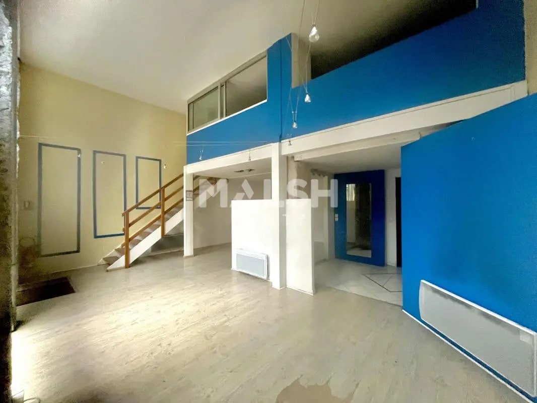 Retail in Lyon for lease Interior Photo- Image 1 of 6