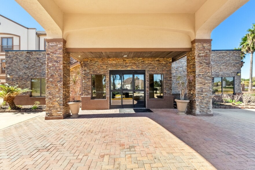 296 Abner Jackson Pky, Lake Jackson, TX for sale - Building Photo - Image 3 of 18
