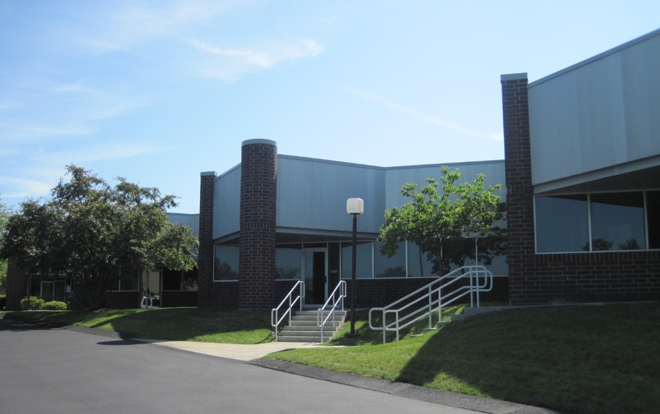 150-168 Industry Dr, Pittsburgh, PA for lease - Primary Photo - Image 1 of 7