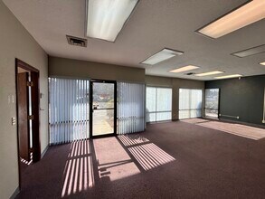 4660 Portland Rd, Salem, OR à louer Photo intérieure- Image 2 de 39