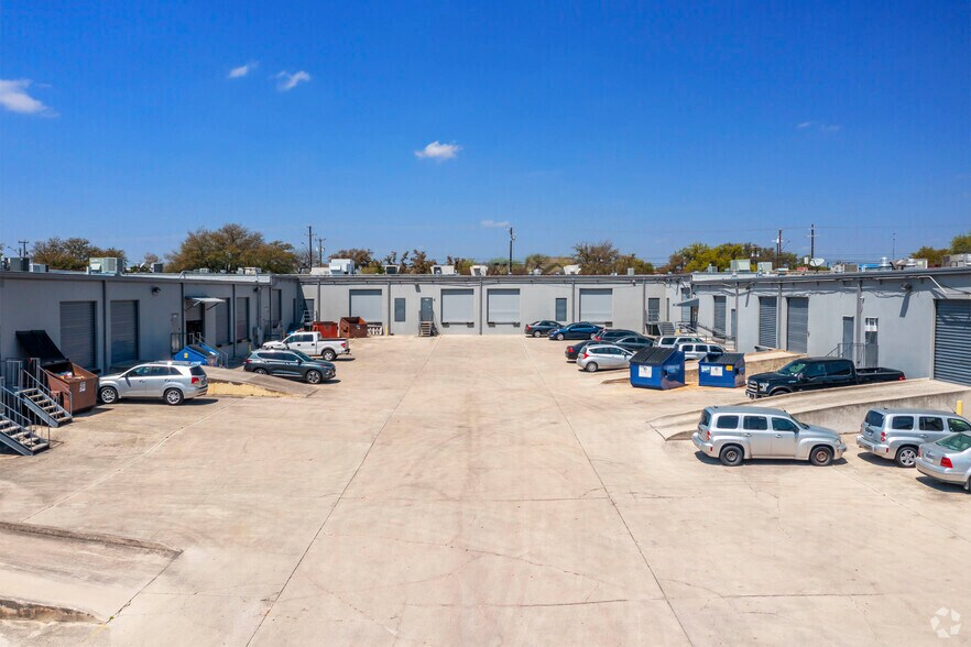 10100-10146 Huebner Rd, San Antonio, TX à louer - Photo du bâtiment - Image 3 de 9