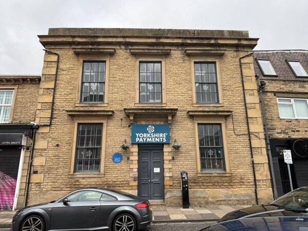 22 Bethel St, Brighouse à louer - Photo du bâtiment - Image 2 de 2