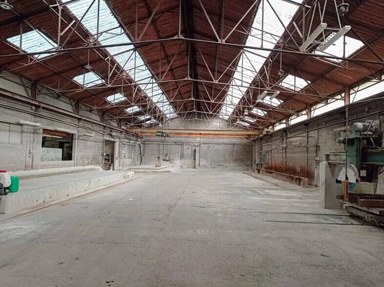 Industrial in Castres for lease - Interior Photo - Image 2 of 5