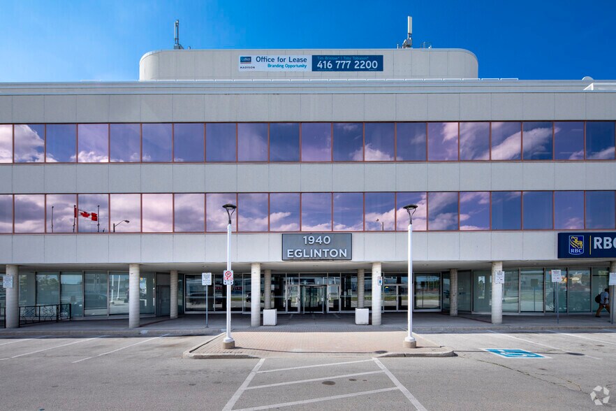 1940 Eglinton Ave E, Toronto, ON à louer - Photo du bâtiment - Image 2 de 8