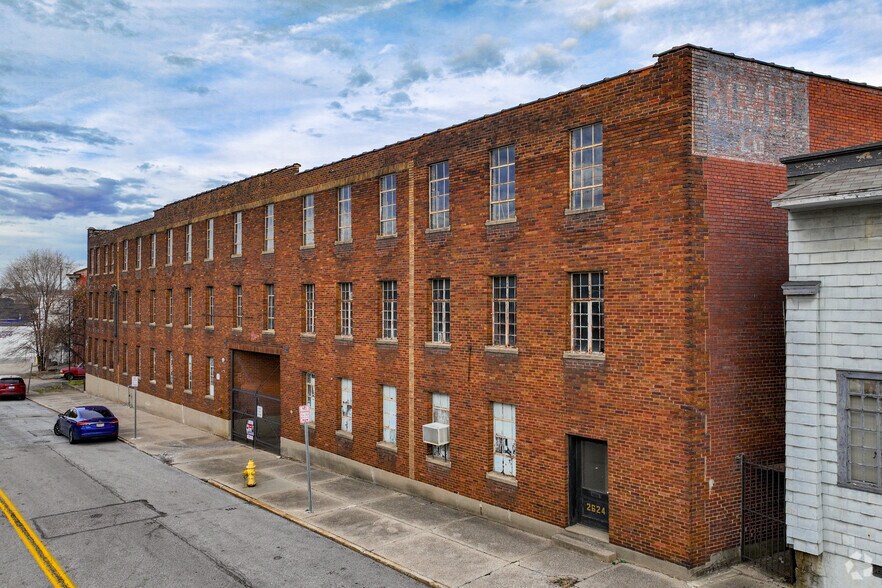 2624 Colerain Ave, Cincinnati, OH à louer - Photo du bâtiment - Image 3 de 11