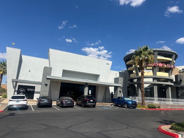 601-611 Mall Ring Cir, Henderson, NV for lease - Building Photo - Image 1 of 1