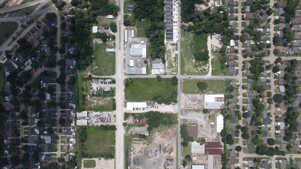 4450 Pinemont Dr, Houston, TX à vendre - Photo du bâtiment - Image 3 de 11