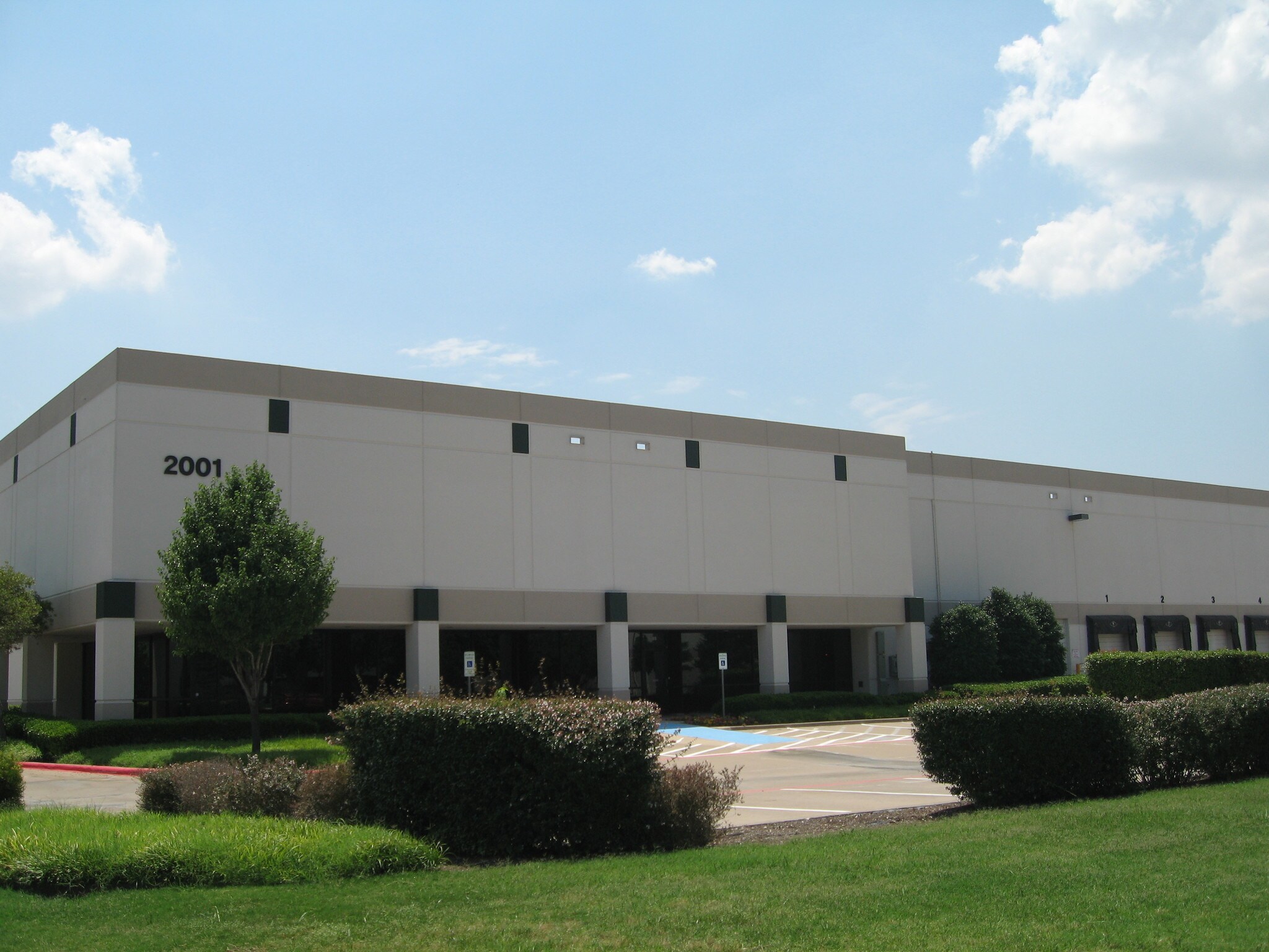 2001 Westgate Dr, Carrollton, TX for lease Building Photo- Image 1 of 7