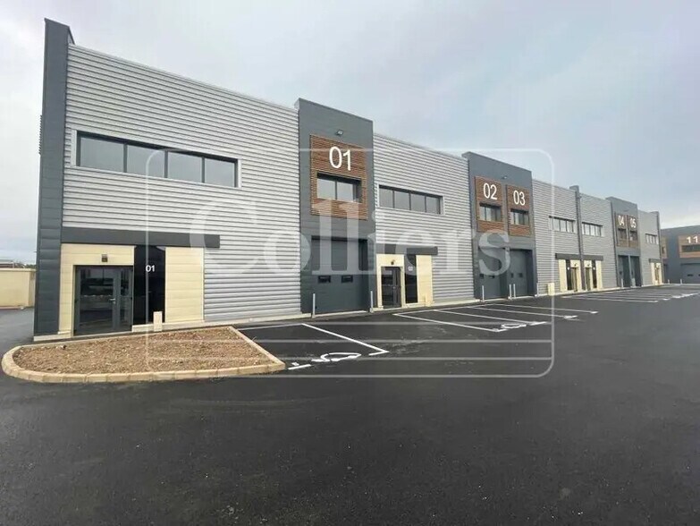 Flex in Brignoles for lease - Building Photo - Image 1 of 6